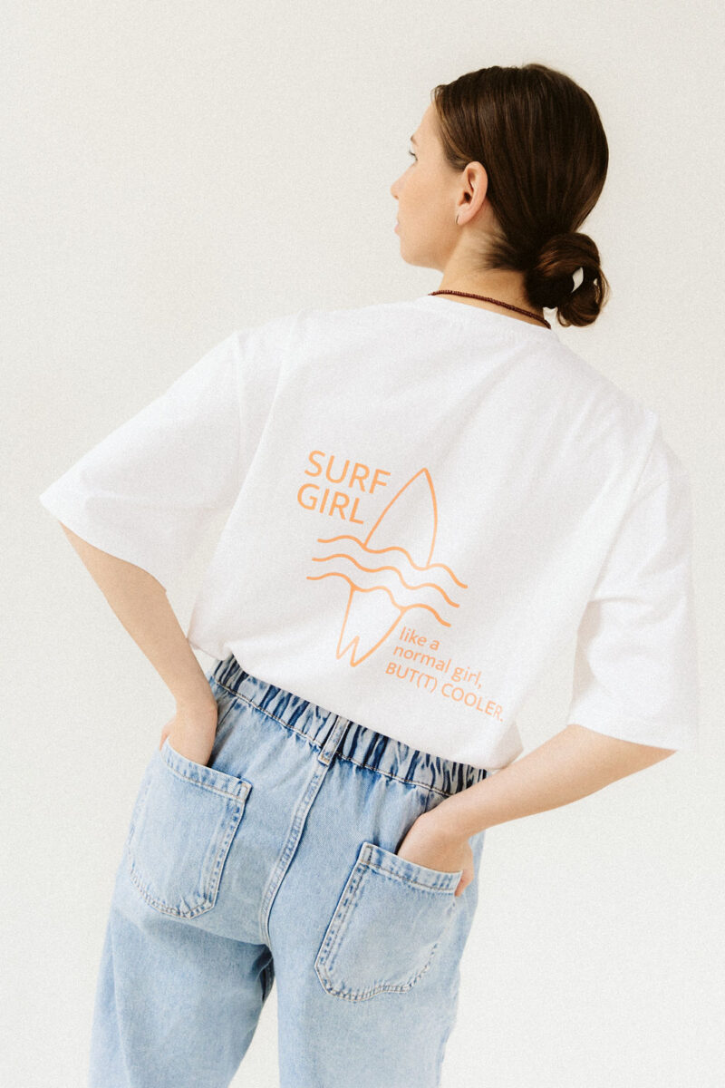 T-shirt „Surf Girl Wave” z bawełny uszlachetnionej. - obrazek 9