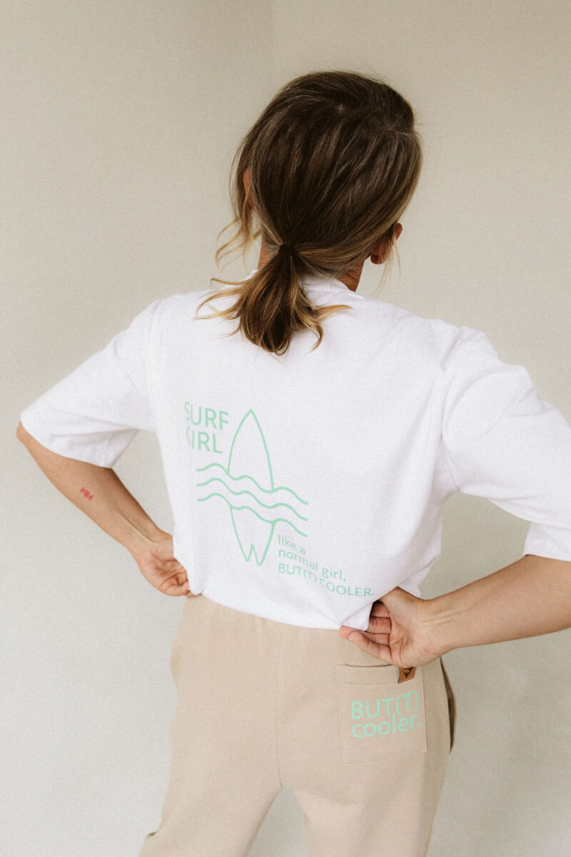 T-shirt „Surf Girl Breeze” z bawełny uszlachetnionej. - obrazek 9